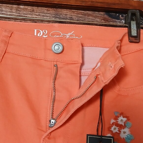 NWT DG2 Diane Gilman Pants Size 14 Petite Coral Capri Floral Embroidered Stretch - Picture 6 of 10